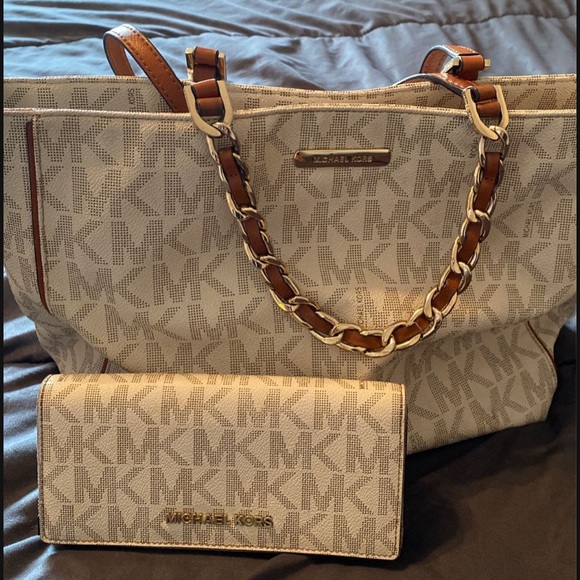 Michael Kors Purse and wallet - Picture 1 of 3